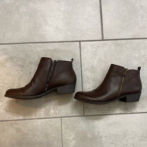 Women’s brown boots size 8.5